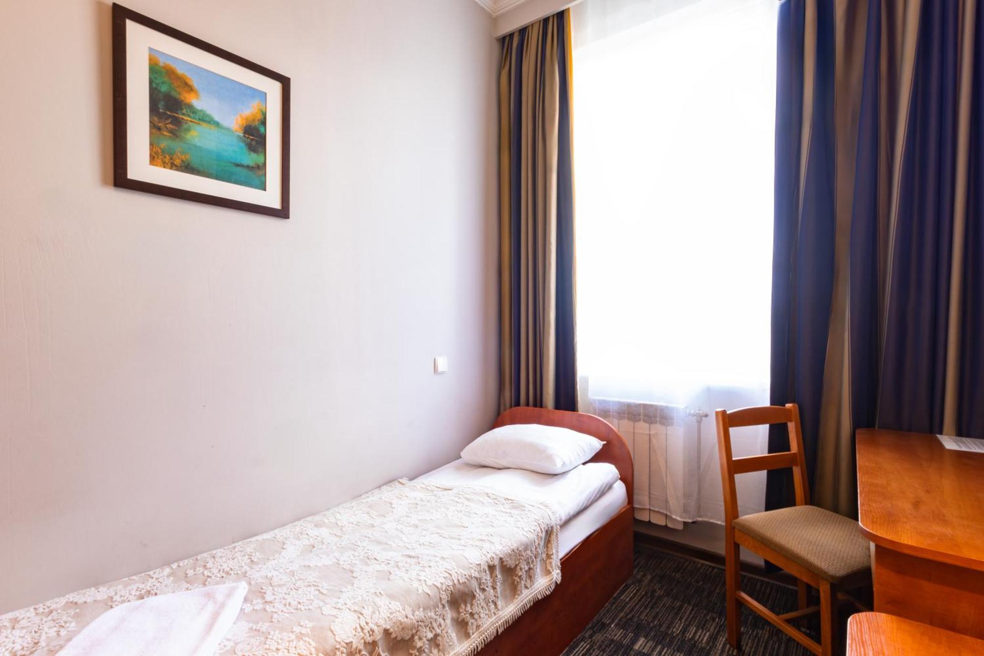 Noclegi Stadion Bed & Breakfast ワルシャワ エクステリア 写真