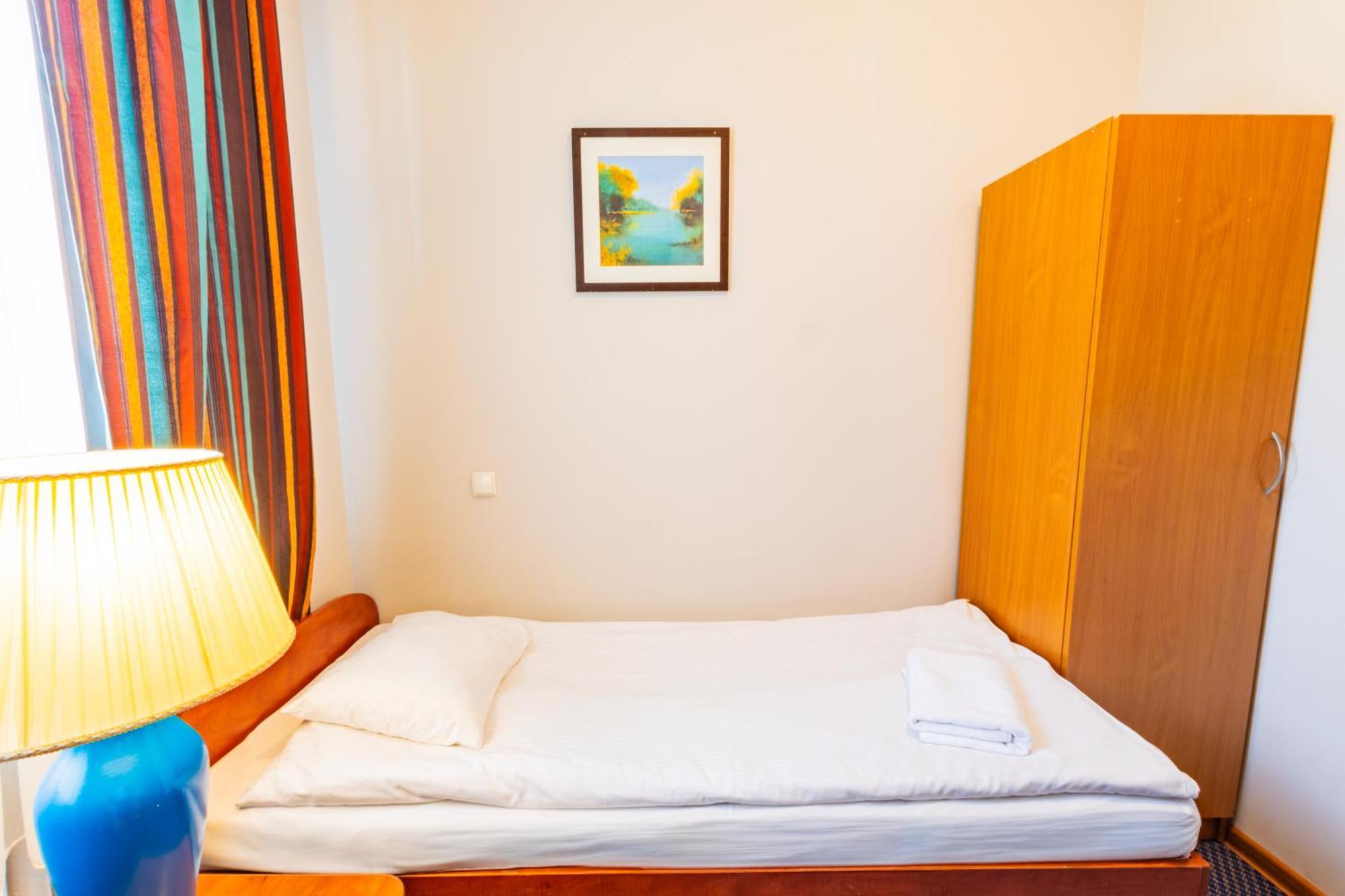 Noclegi Stadion Bed & Breakfast ワルシャワ エクステリア 写真